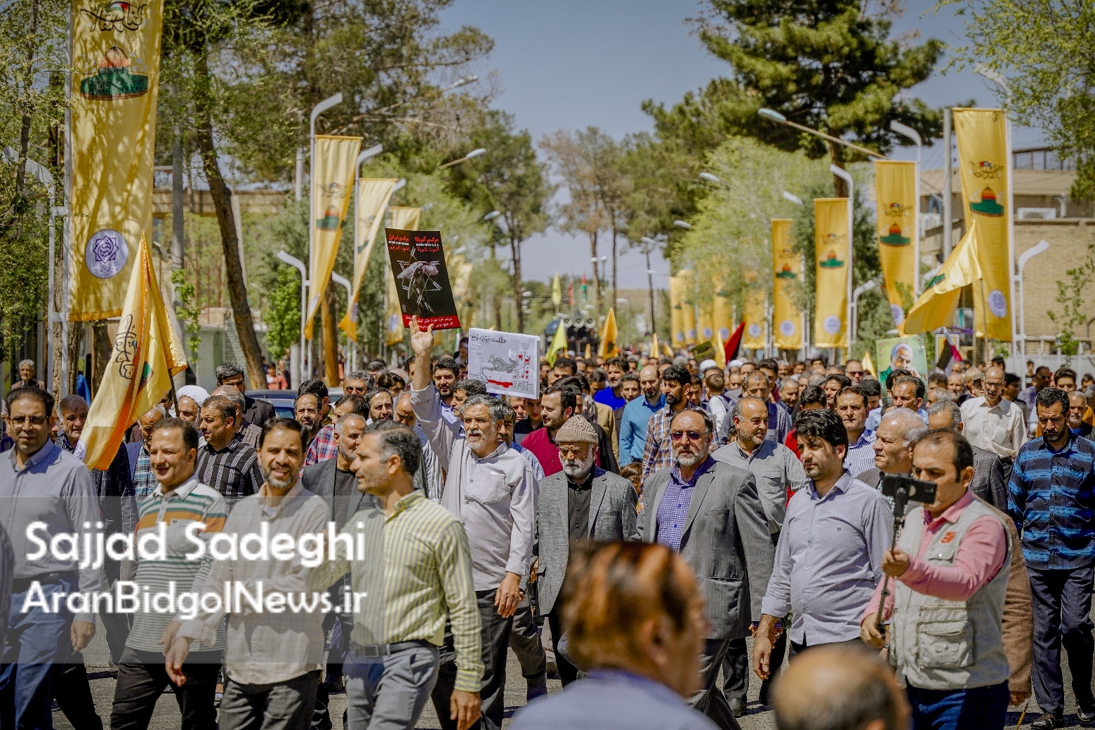 گزارش تصویری از حضورپرشور مردم در راهپیمایی روزقدس (بخش اول)